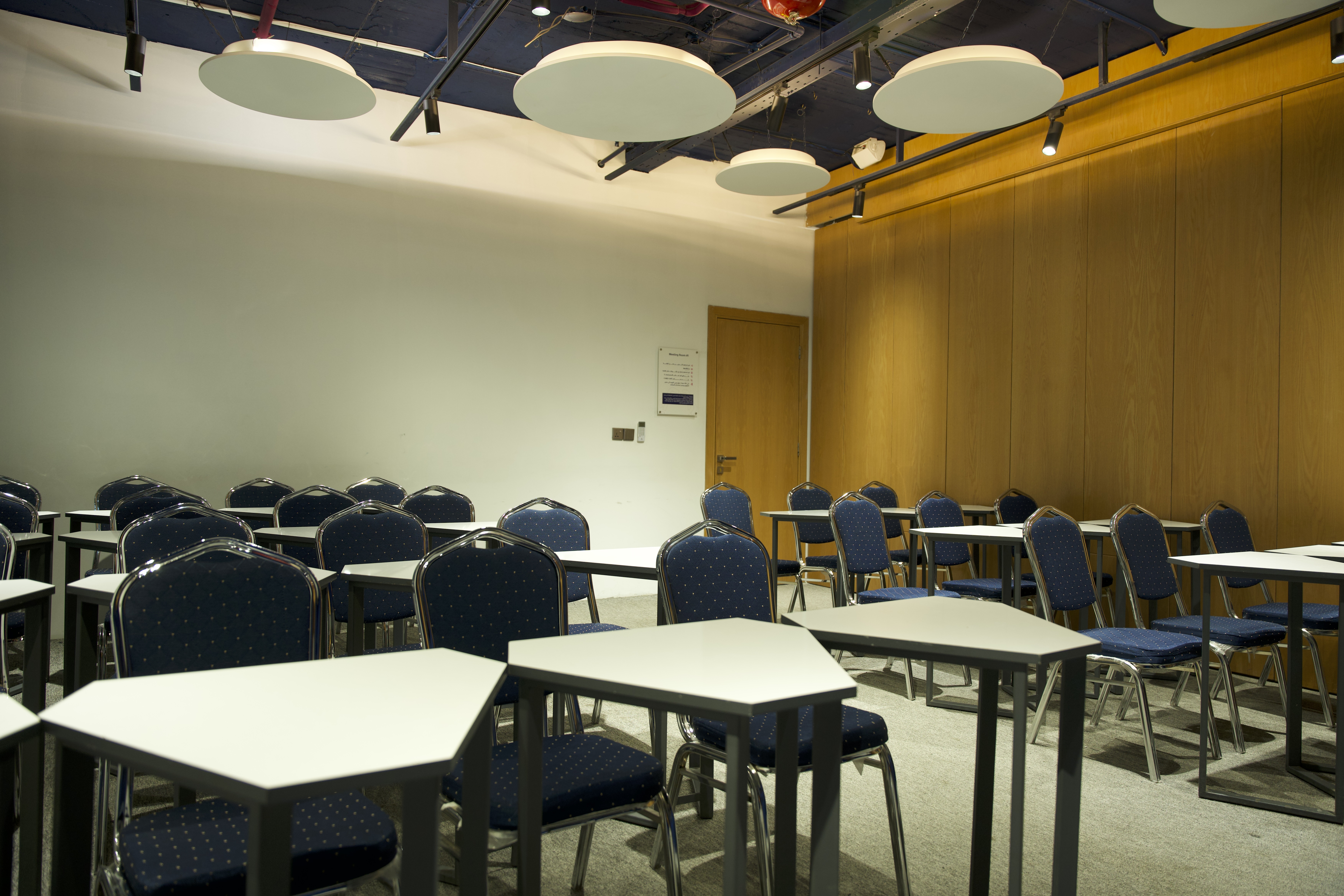 قاعات التدريب (ق1 / ق2)